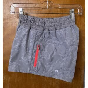 Lululemon Tracker Shorts 4” Running Floral Gray Hot Neon Pink Size 6 Women’s